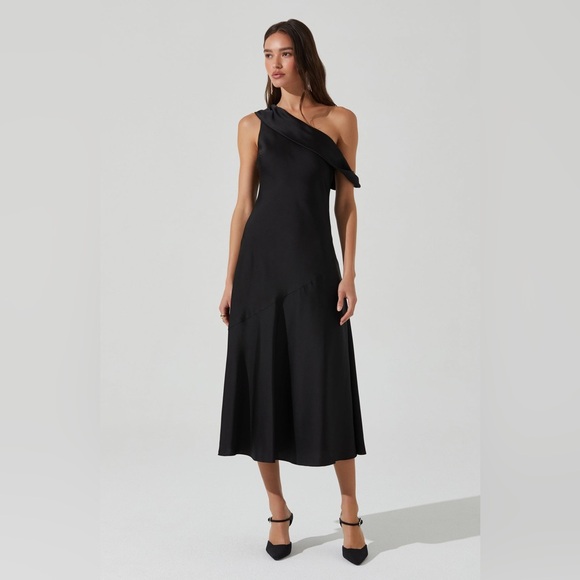 Astr Dresses & Skirts - ASTR The Label Orissa Satin Off Shoulder Dress